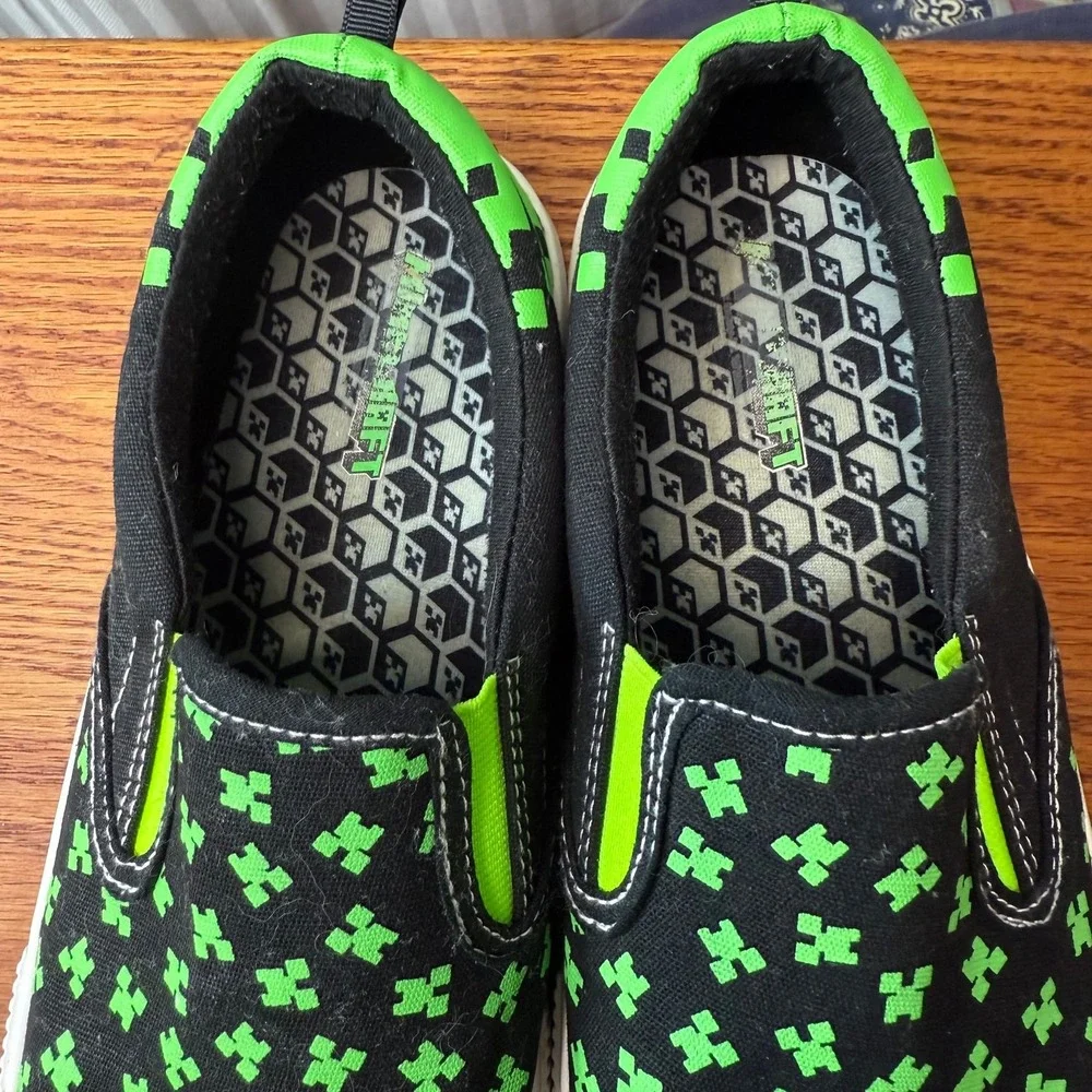 Minecraft Boys Canvas Slip-on‎ Sneakers green black size 4 youth creeper green